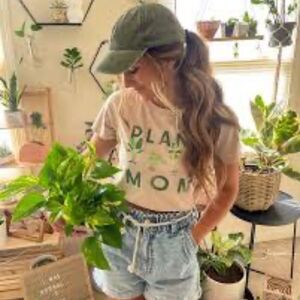 Doe Shirt Women’s Large Short Sleeve Graphic Plants Mom Crew Neck Beige NWT